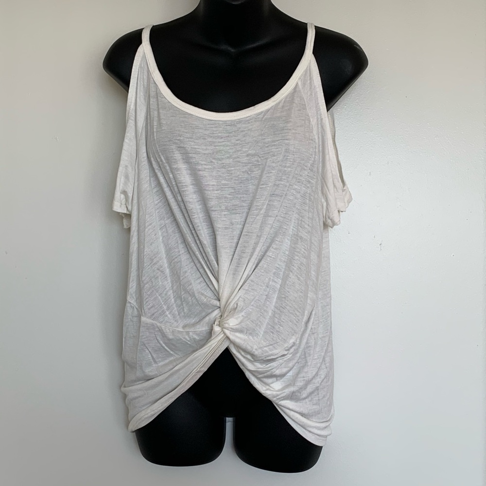 🦋3/$20🦋Twist Front Cold Shoulder Top